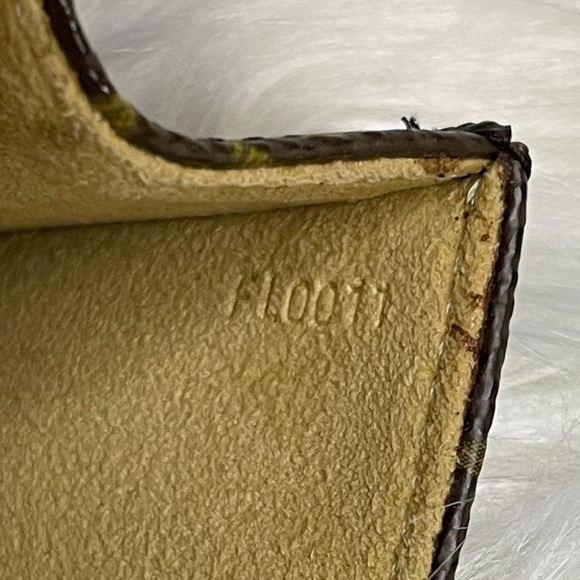 LOUIS VUITTON florentine waist/ shoulder bag in monogram - Picture 12 of 16